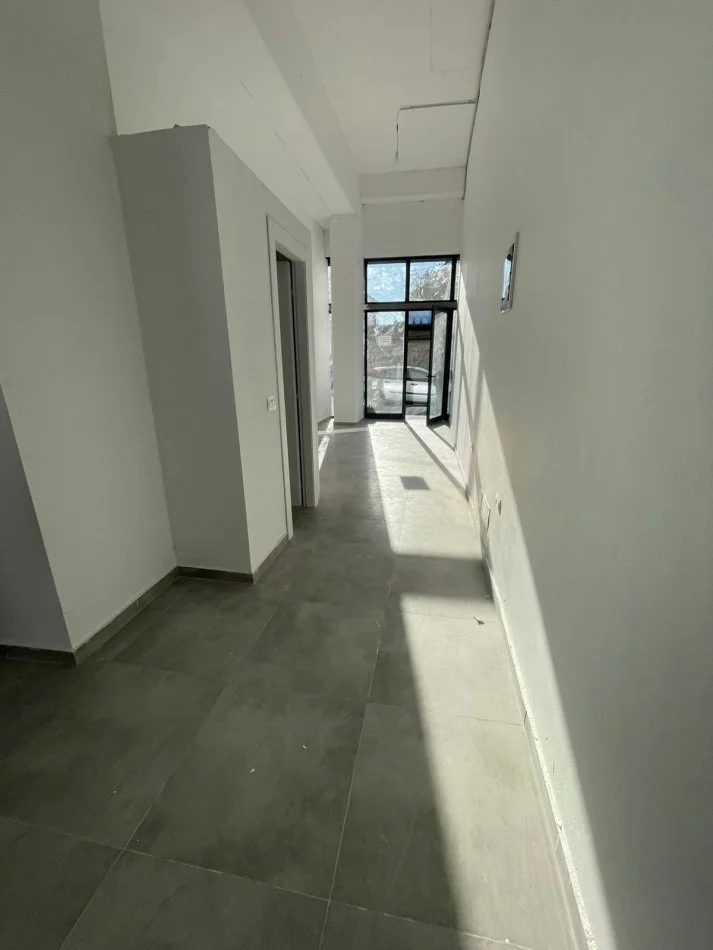 Tirane, jap me qera Kati 0, 30 m² 450 € (ASTIR)