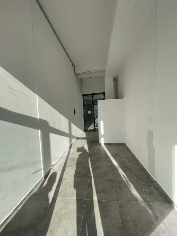 Tirane, jap me qera Kati 0, 30 m² 450 € (ASTIR)