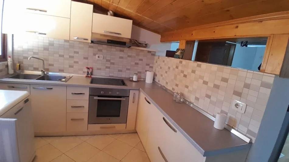 Tirane, jepet me qera apartament 1+1 Kati 4, 60 m² 500 € (Ambasada Amerikane)