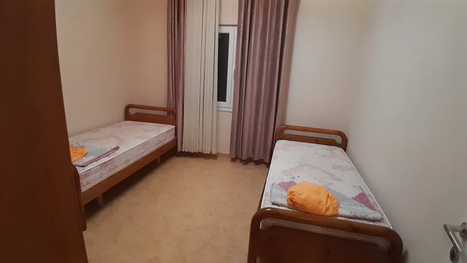 Tirane, jepet me qera apartament 2+1 Kati 2, 130 m² 550 € (Qytet Studenti)