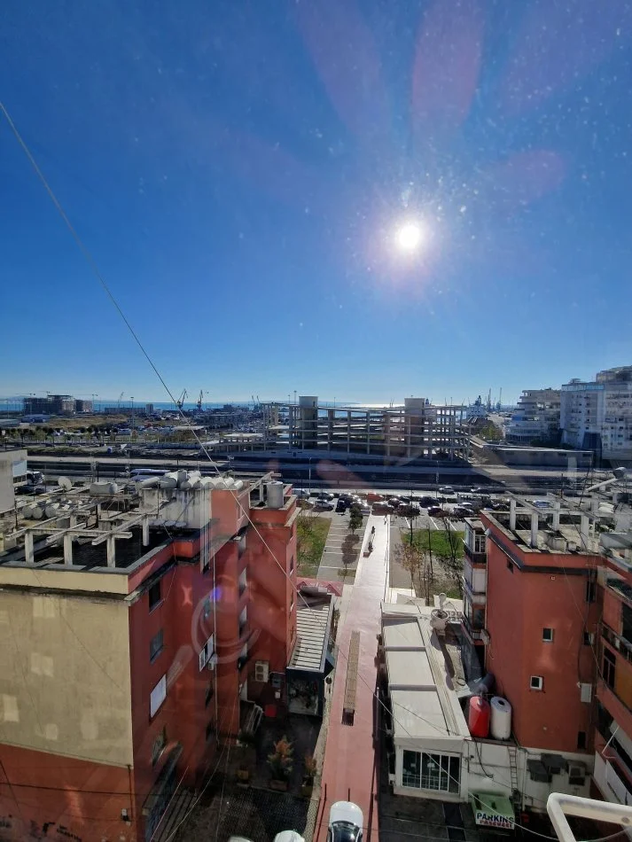 Durres, jepet me qera apartament 2+1+Ballkon Kati 7, 88 m² 400 € (UKD| Durres)