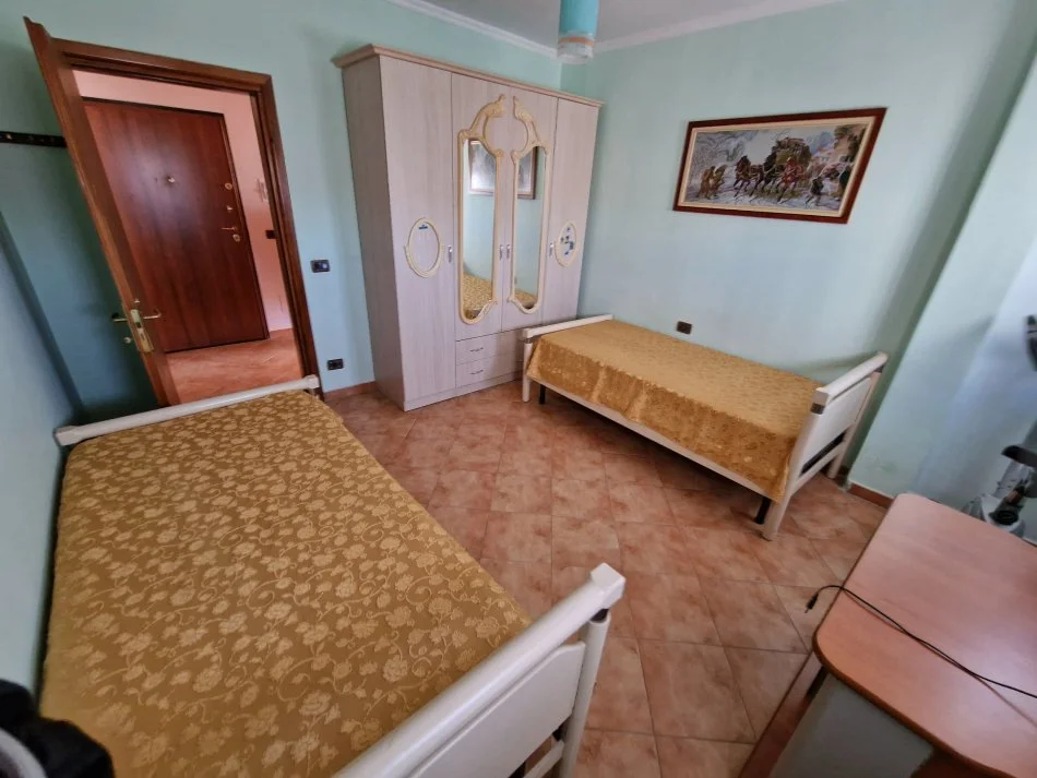 Durres, jepet me qera apartament 2+1+Ballkon Kati 7, 88 m² 400 € (UKD| Durres)