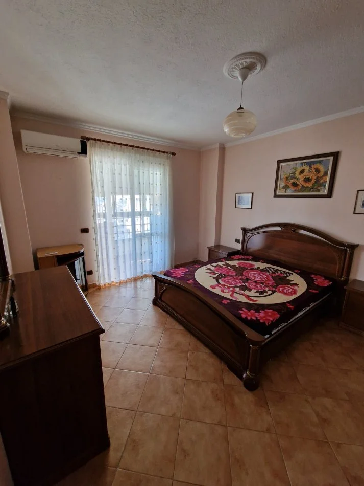 Durres, jepet me qera apartament 2+1+Ballkon Kati 7, 88 m² 400 € (UKD| Durres)