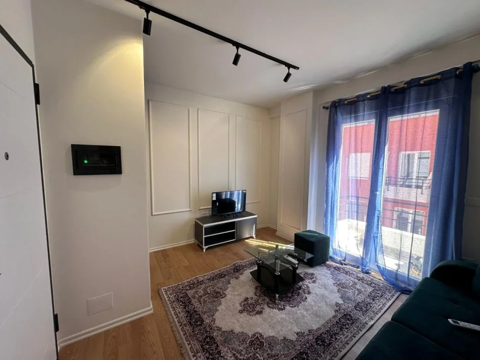 Tirane, jepet me qera apartament 1+1 Kati 4, 60 m² 500 € (Tek Xhamia ne Selit)