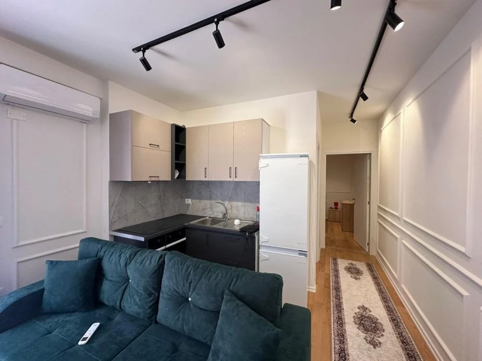 Tirane, jepet me qera apartament 1+1 Kati 4, 60 m² 500 € (Tek Xhamia ne Selit)
