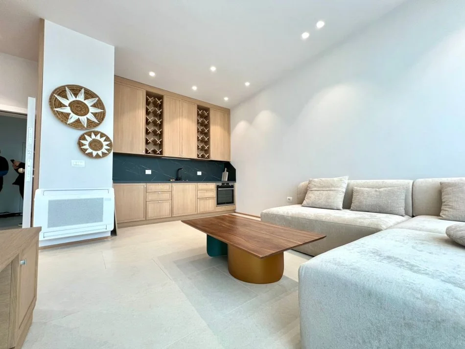 Vlore, shitet apartament 1+1+Ballkon Kati 2, 57 m² (Lungomare)