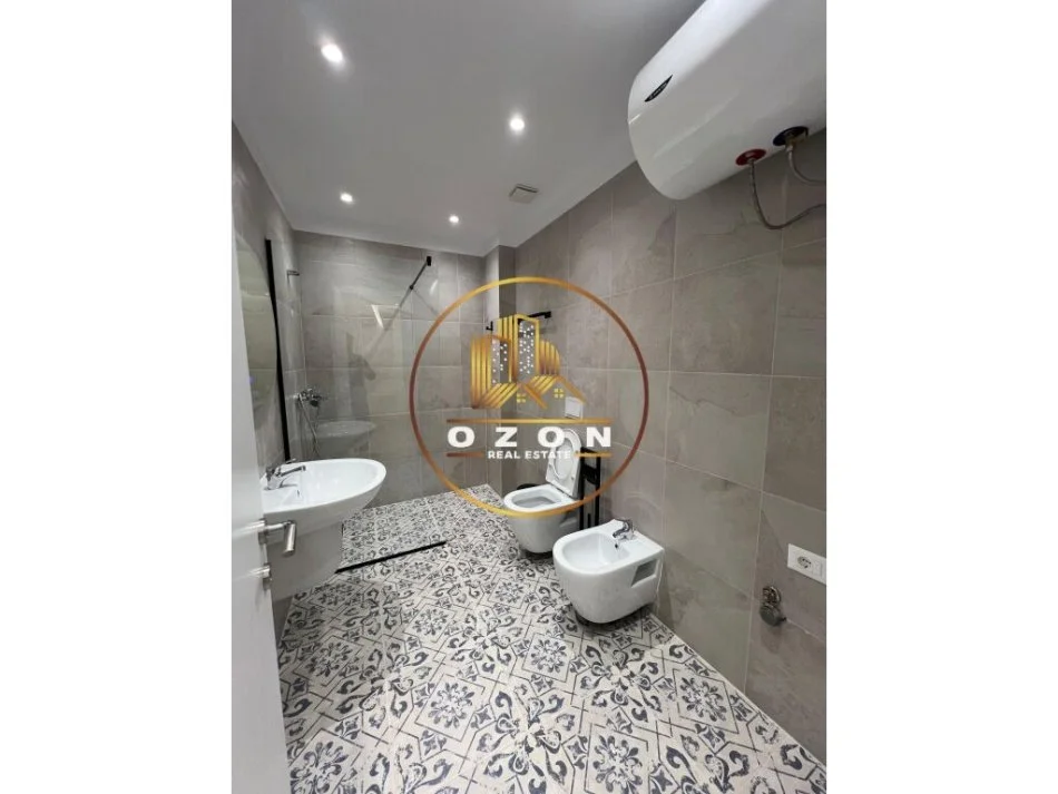 Apartament i pershtatshem per zyra,biznese 1+1 për Qira në Myslym Shyri, Tiranë