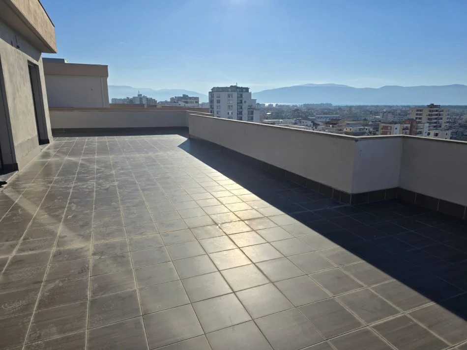 Vlore, shitet apartament+verande | Penthouse 2+1+Ballkon , 213 m² 125.000 € (28 Nentori)