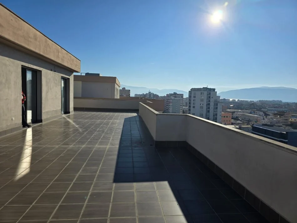 Vlore, shitet apartament+verande | Penthouse 2+1+Ballkon , 213 m² 125.000 € (28 Nentori)