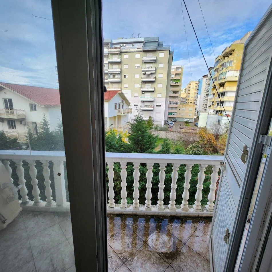 Durres, shitet apartament 1+1+Ballkon Kati 3, 55 m² 60.000 € (Rruga Pavaresia)