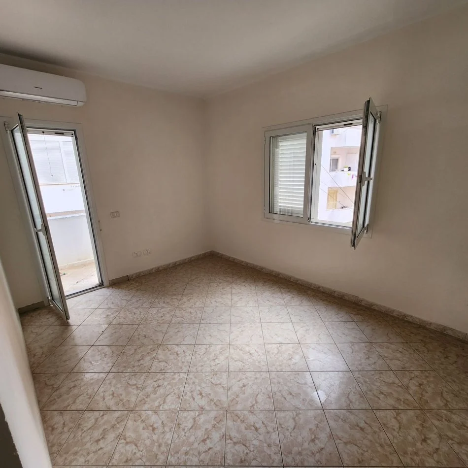 Durres, shitet apartament 1+1+Ballkon Kati 3, 67 m² 71.000 € (Rruga Pavaresia)