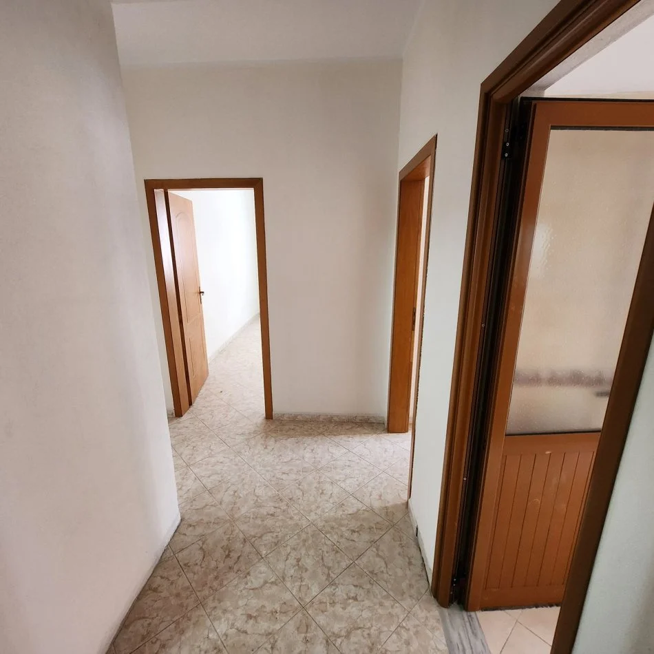 Durres, shitet apartament 1+1+Ballkon Kati 3, 67 m² 71.000 € (Rruga Pavaresia)