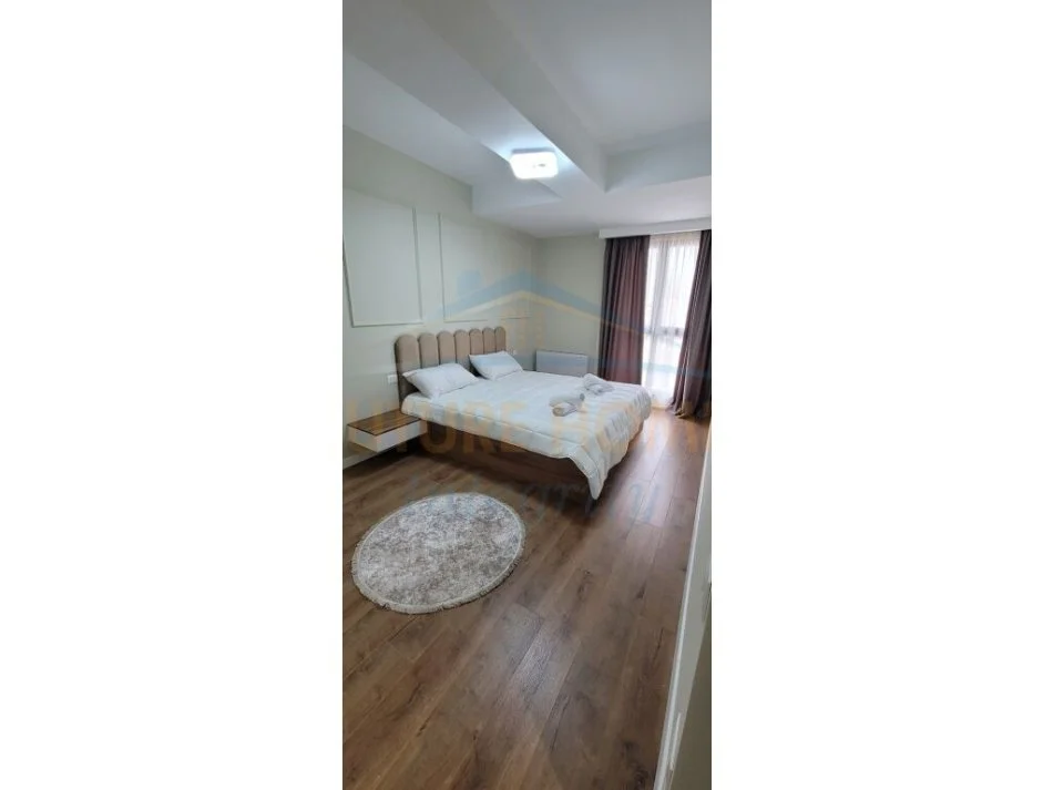 Tirane, jepet me qera apartament 2+1 Kati 3, 100 m² 800 € (FARMACIA 10 TIRANE)