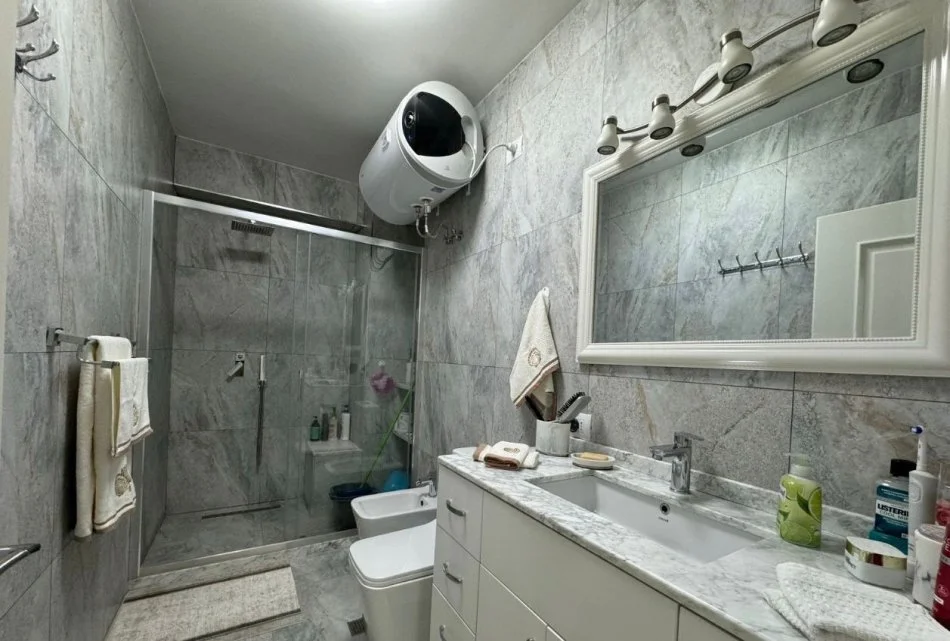 Tirane, shitet apartament 2+1+Aneks+Ballkon Kati 4, 113 m² 280.000 € (rruga barrikadave)