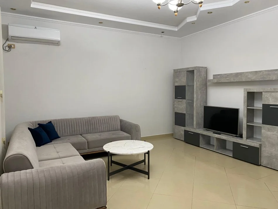 Tirane, jepet me qera Vile 3+1+Ballkon Kati 2, 120 m² 600 € (Rruga e Elbasanit)