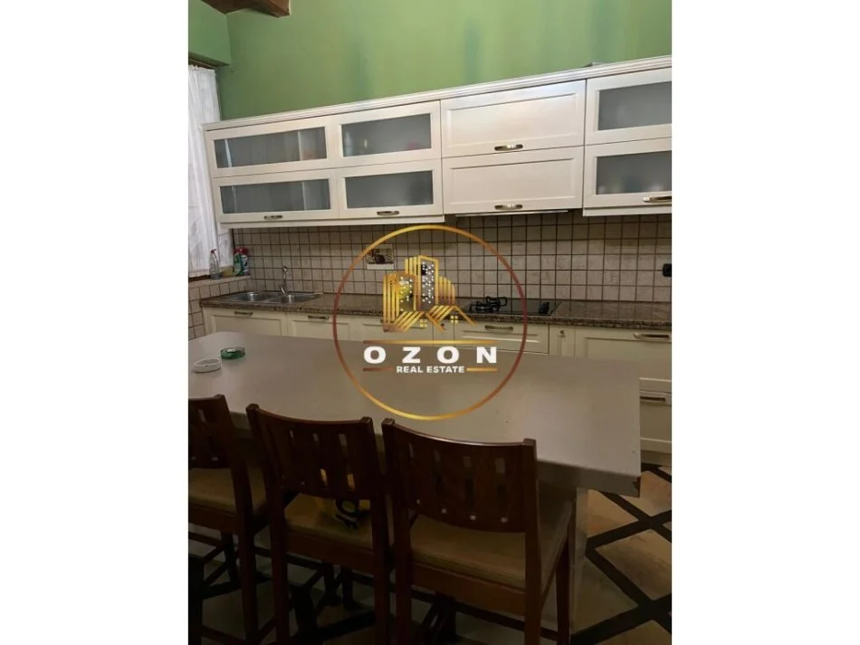 Apartament per Qera 3+1+2, Rruga Kavajes!