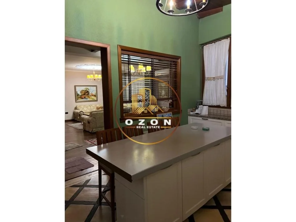 Apartament per Qera 3+1+2, Rruga Kavajes!