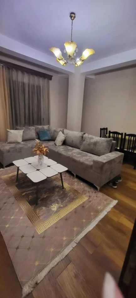 Tirane, jepet me qera apartament 2+1 Kati 4, 110 m² 800 € (myslym shyr)