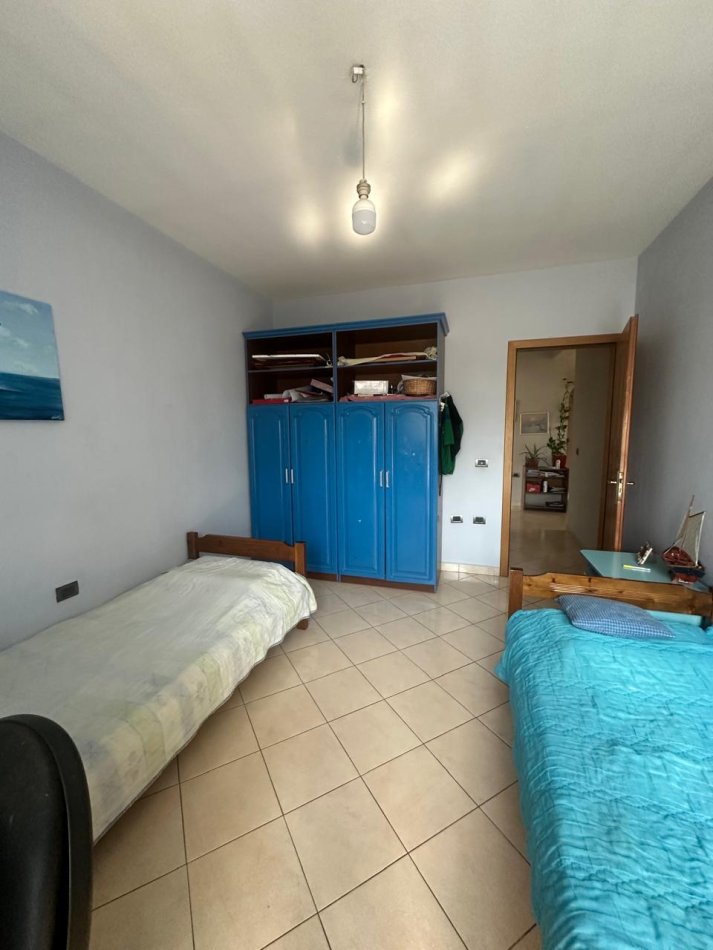 Tirane, shitet Vile 5+1+Aneks+Ballkon Kati 1, 500 m² 200.000 € (Yzberisht)