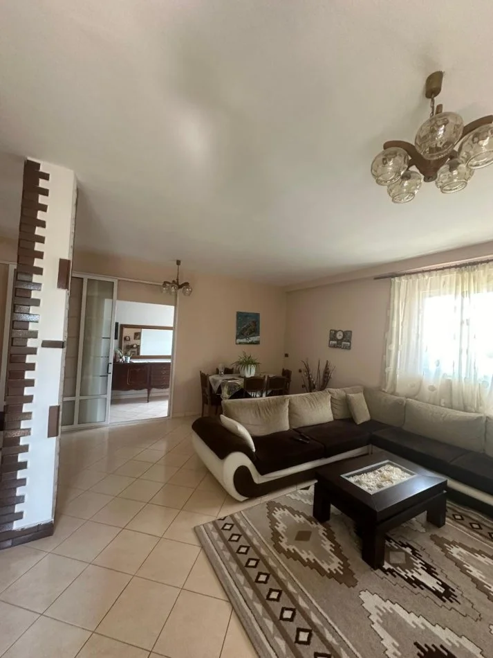 Tirane, shitet 2 Katshe , 310 m² 200.000 € (Yzberisht)