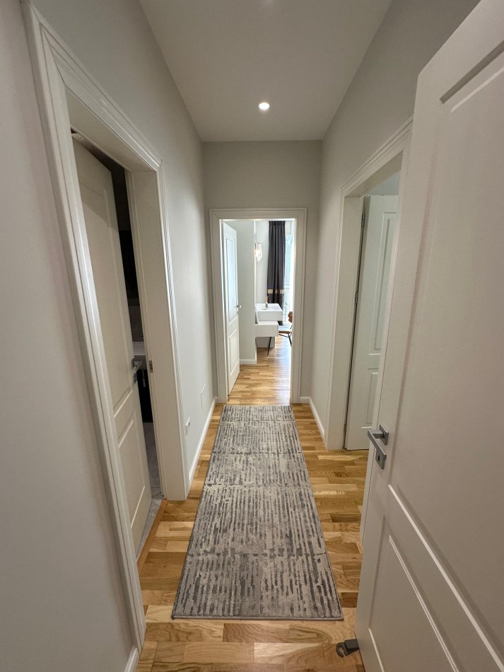 Tirane, jepet me qera apartament 2+1+Aneks+Ballkon Kati 1, 129 m² 1.500 € (Qendra Tregtare TEG)