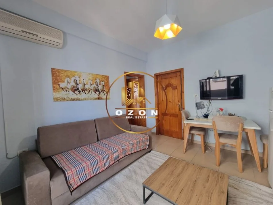 Tirane, jepet me qera apartament 1+1 Kati 2, 65 m² 400 € (5 Maji)