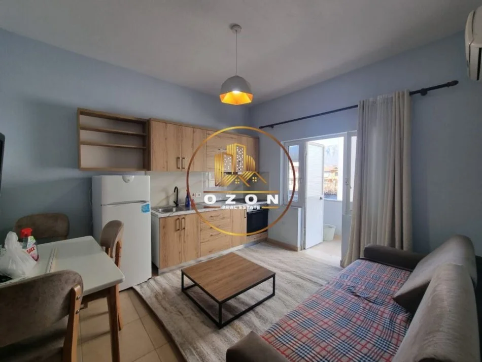 Tirane, jepet me qera apartament 1+1 Kati 2, 65 m² 400 € (5 Maji)