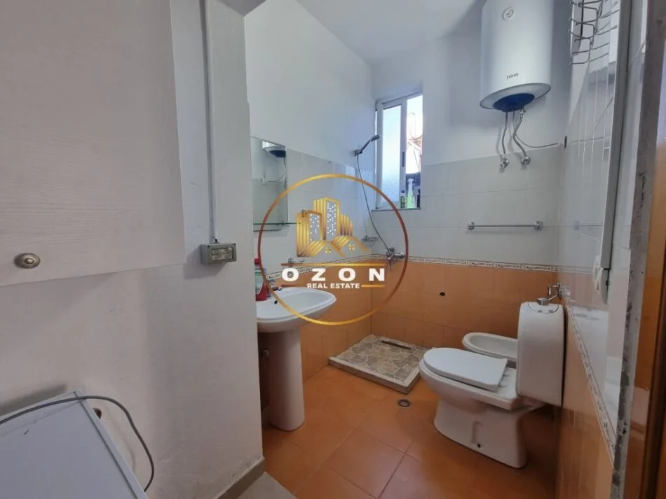Tirane, jepet me qera apartament 1+1 Kati 2, 65 m² 400 € (5 Maji)