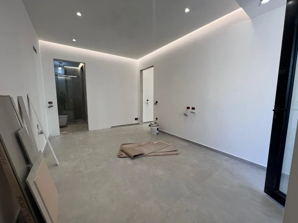 Vlore, shitet apartament 2+1+Ballkon Kati 2, 117 m² 362.000 € (Lungomare)