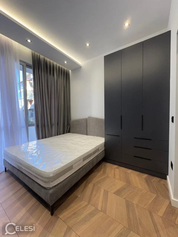 Tirane, jepet me qera apartament 1+1 Kati 4, 40 m² 550 € (Liqeni i that)