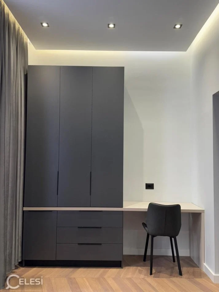 Tirane, jepet me qera apartament 1+1 Kati 4, 40 m² 550 € (Liqeni i that)