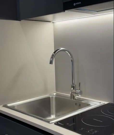 Tirane, jepet me qera apartament 1+1 Kati 4, 40 m² 550 € (Liqeni i that)