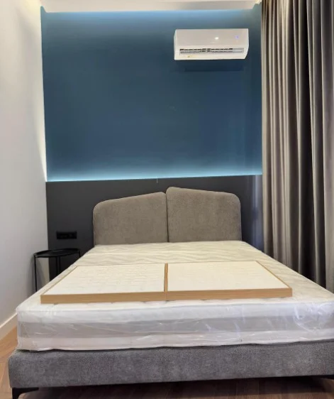 Tirane, jepet me qera apartament 1+1 Kati 4, 40 m² 550 € (Liqeni i that)