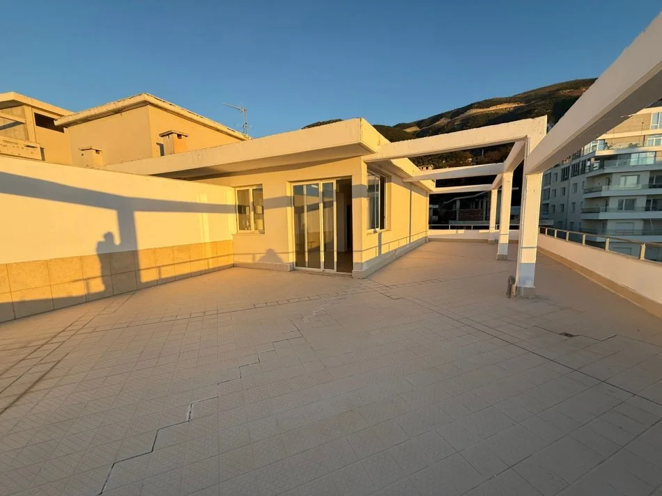 Vlore, shitet apartament+verande | Penthouse 2+1+Aneks+Ballkon Kati 6, 220 m² 350.000 € (Lungomare)