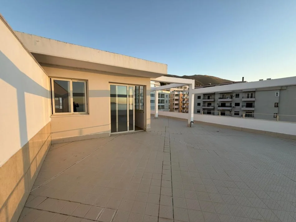 Vlore, shitet apartament+verande | Penthouse 2+1+Aneks+Ballkon Kati 6, 220 m² 350.000 € (Lungomare)