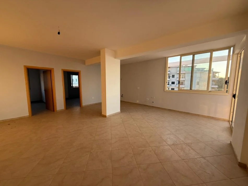 Vlore, shitet apartament+verande | Penthouse 2+1+Aneks+Ballkon Kati 6, 220 m² 350.000 € (Lungomare)