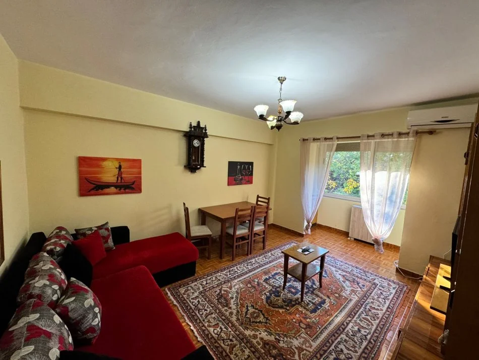 Tirane, jepet me qera 2+1 , 70 m² 650 € (Rruga e Kavajes)