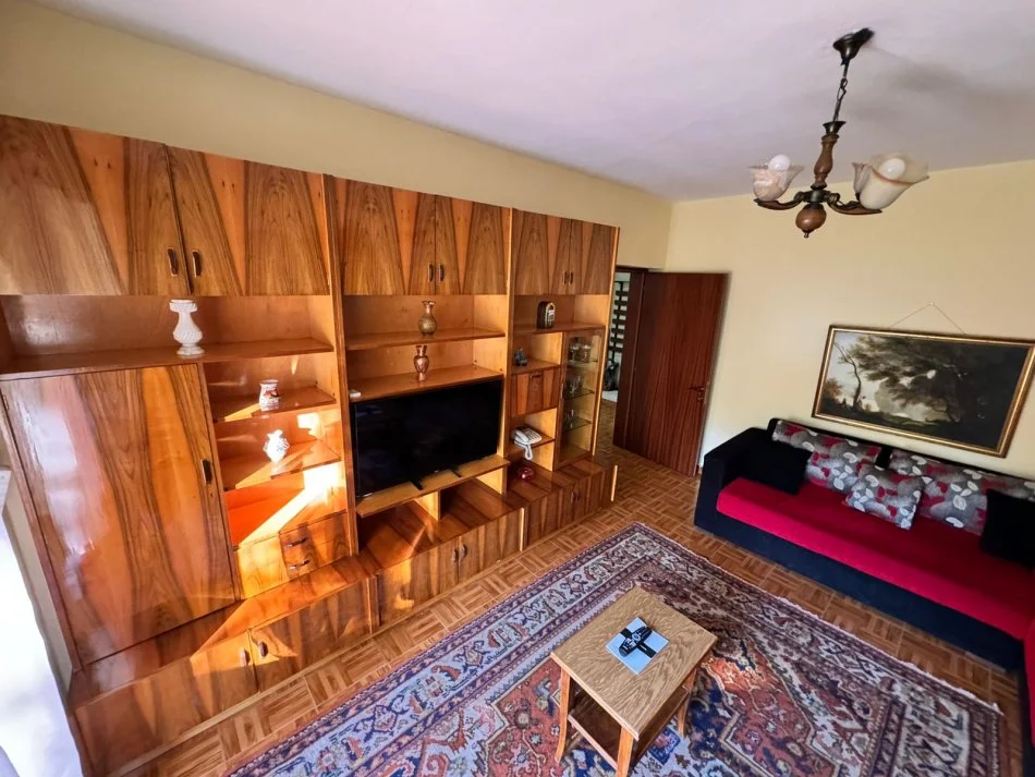 Tirane, jepet me qera 2+1 , 70 m² 650 € (Rruga e Kavajes)