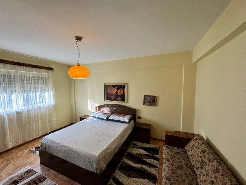 Tirane, jepet me qera 2+1 , 70 m² 650 € (Rruga e Kavajes)