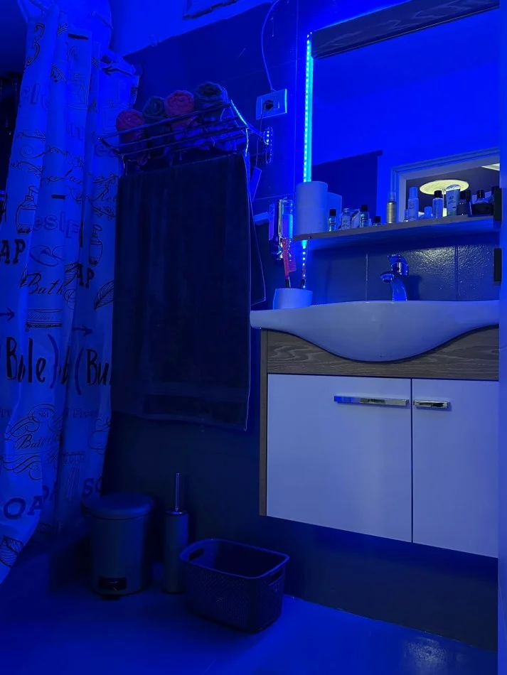 Tirane, jap me qera apartament 1+1 Kati 2, 500 € (Rruga Haxhi Sina)