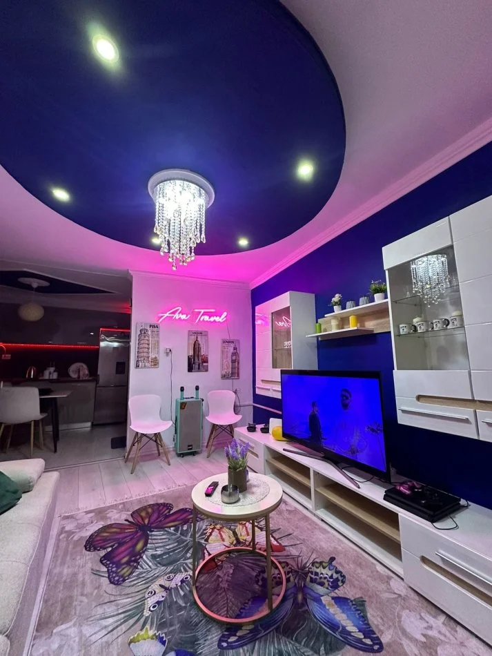 Tirane, jap me qera apartament 1+1 Kati 2, 500 € (Rruga Haxhi Sina)