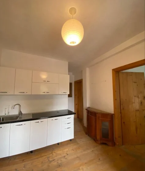 Tirane, jepet me qera 2+1+Ballkon , 130 m² 500 € (Kopshti Zologjik)