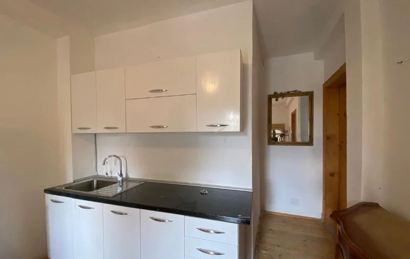 Tirane, jepet me qera 2+1+Ballkon , 130 m² 500 € (Kopshti Zologjik)