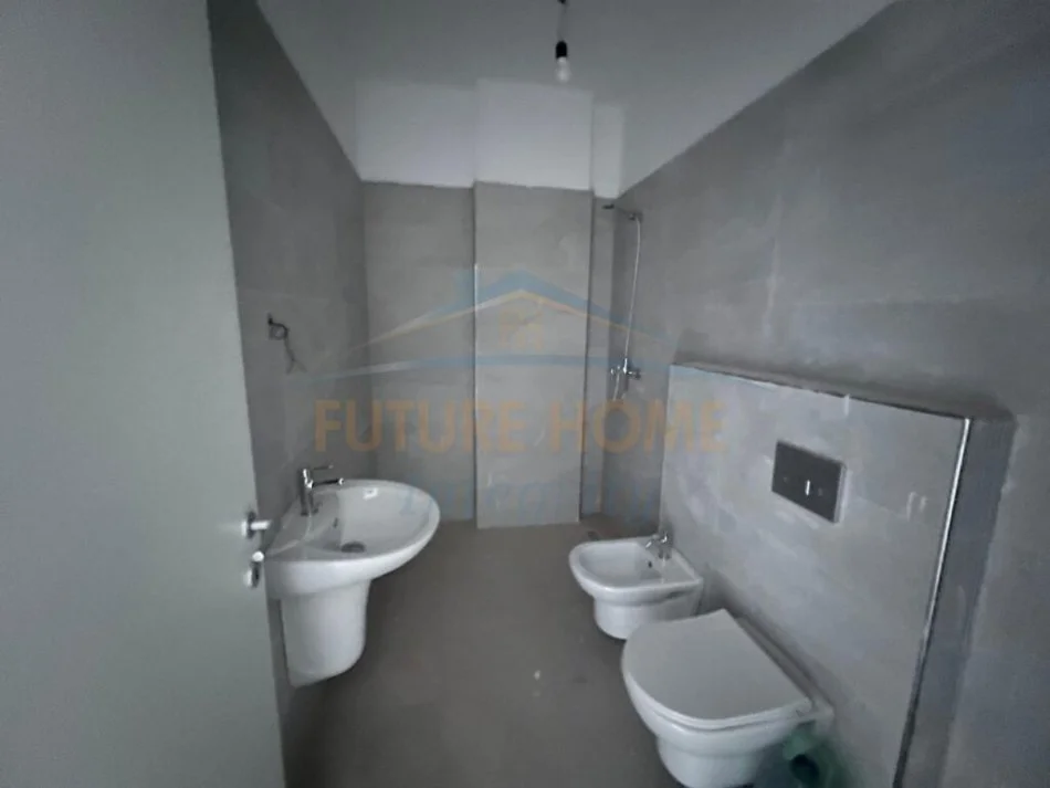 Tirane, shitet apartament 2+1 Kati 3, 92 m² 150.000 € (PORCELAN)
