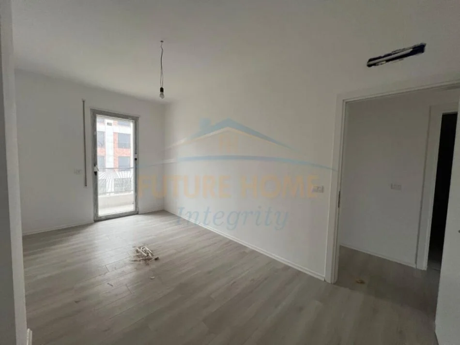 Tirane, shitet apartament 2+1+2 Kati 3, 92 m² 150.000 € (PORCELAN)