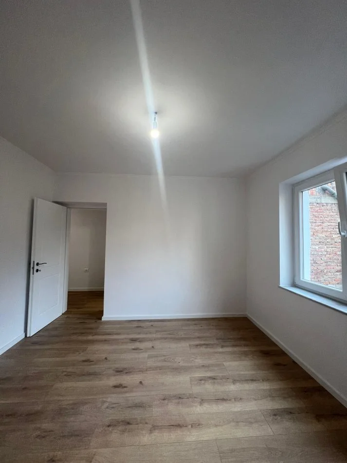 Tirane, shitet apartament 2+1 Kati 1, 83 m² 185.000 € (Rruga e Durresit)