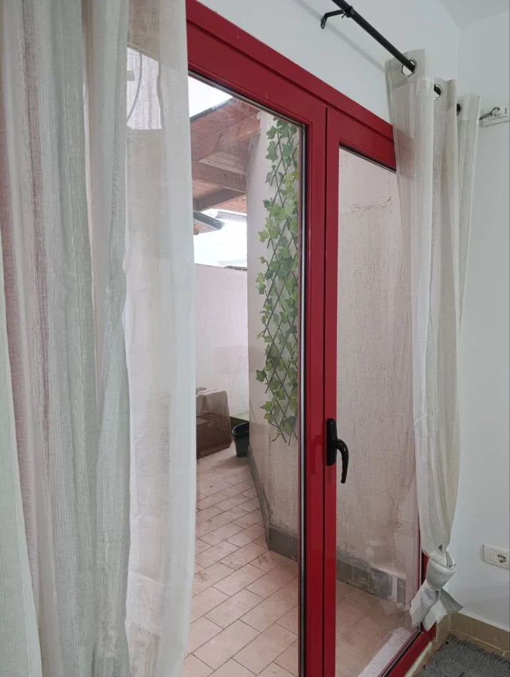 Durres, shitet garsonier 1+1 Kati 1, 51 m² 65.000 € (Rruga Pavaresia)