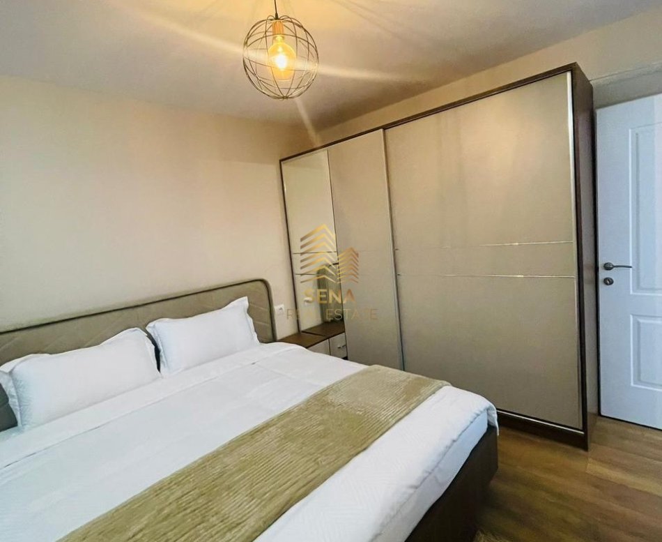 Tirane, jepet me qera apartament 2+1+Ballkon Kati 2, 90 m² 700 € (Rruga Petro Nini Luarasi)