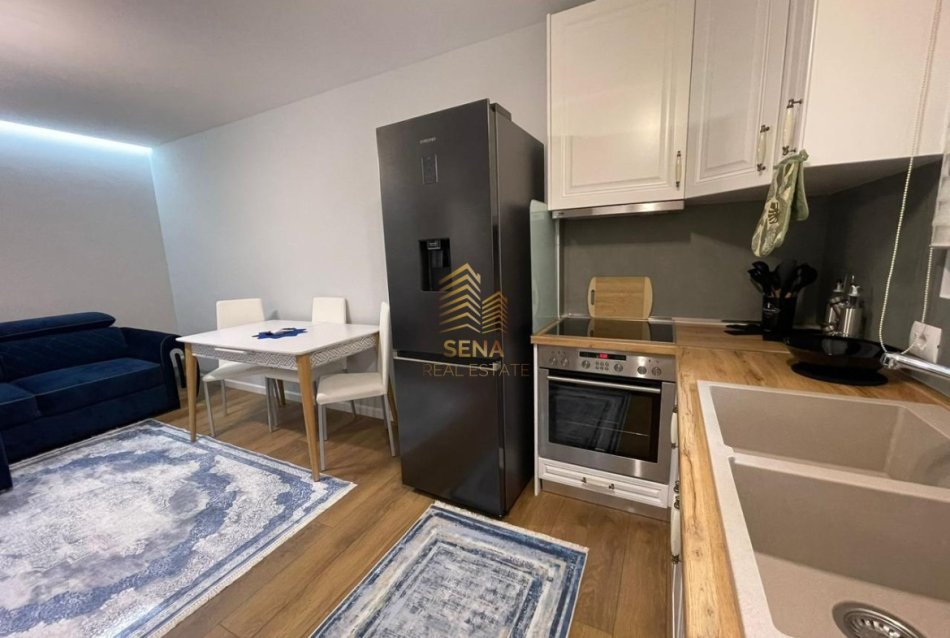 Tirane, jepet me qera apartament 2+1+Ballkon Kati 2, 90 m² 700 € (Rruga Petro Nini Luarasi)