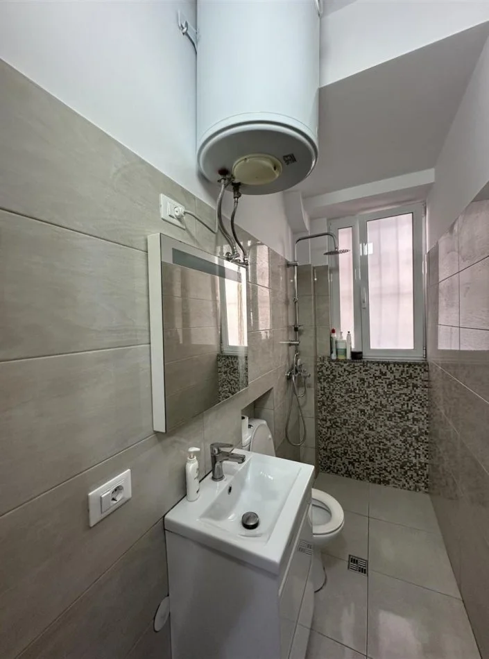 Tirane, jepet me qera apartament Kati 0, 50 m² 450 € (Rruga e Elbasanit)